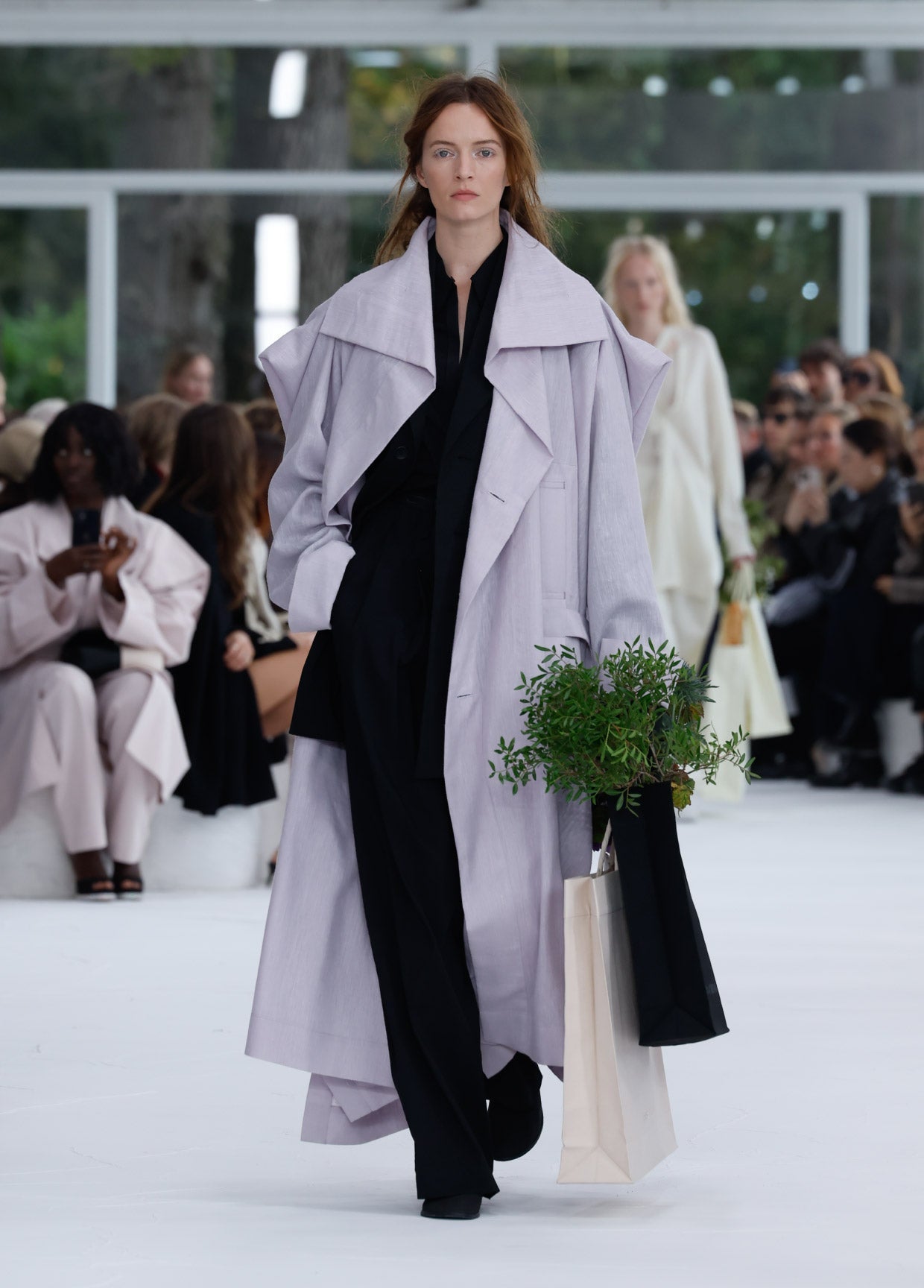 ISSEY MIYAKE SPRING SUMMER 2025 コレクション 17 – isseymiyake.com