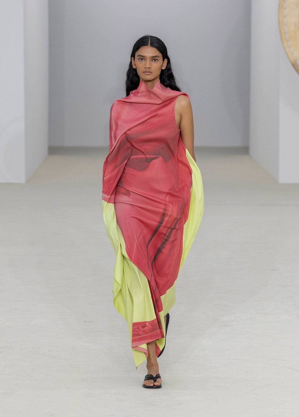 ISSEY MIYAKE SPRING SUMMER 2026 コレクション 29 – isseymiyake.com