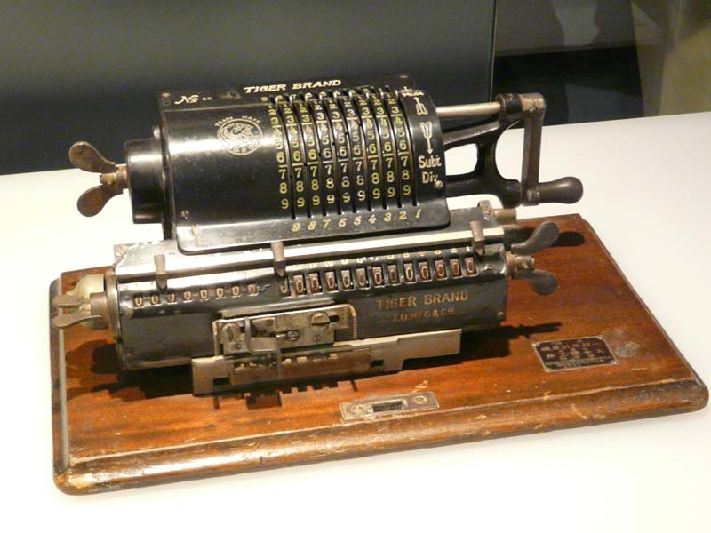 希少 箱付き】アンティーク 昭和20年代 タイガー計算機 手回し式計算機