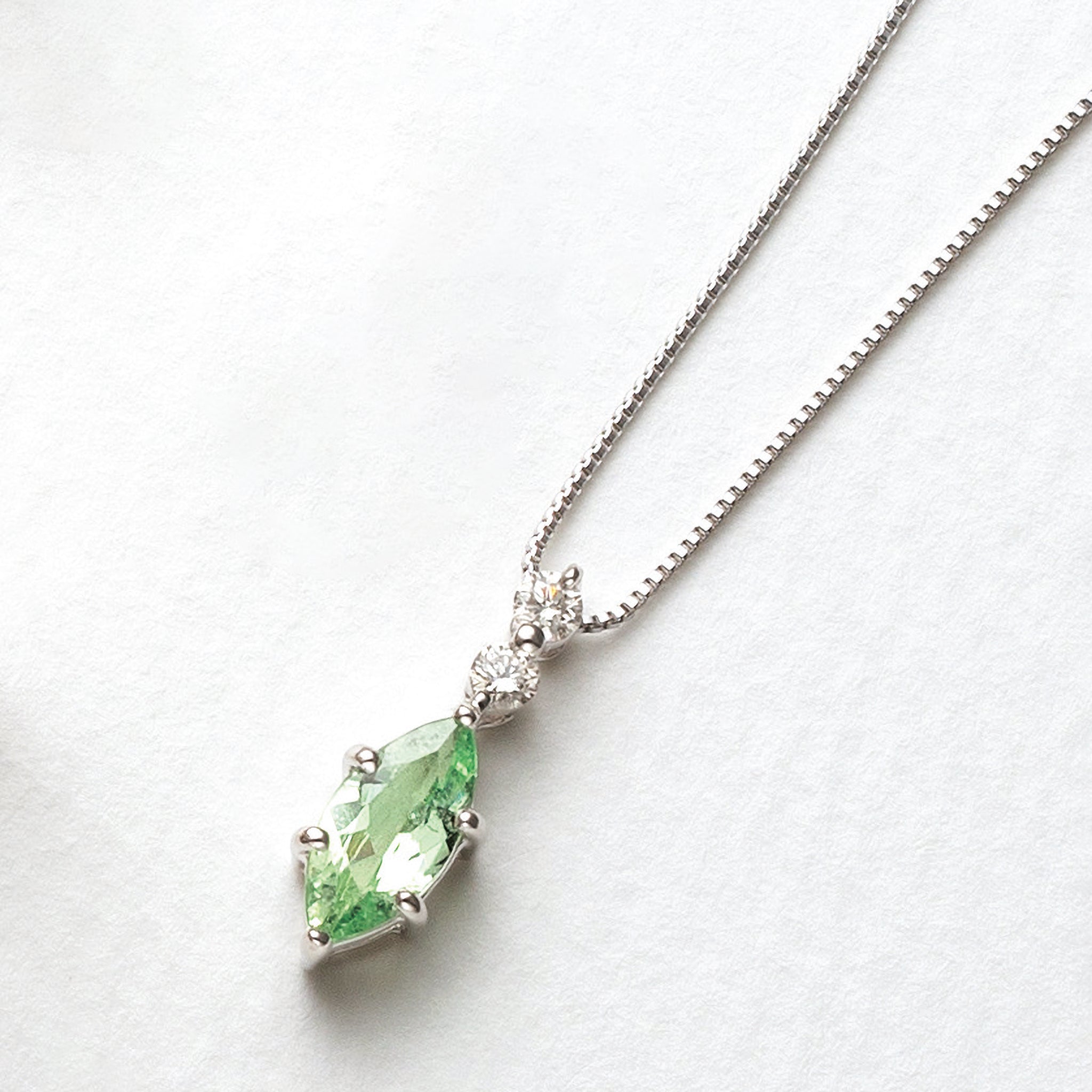 グリーンガーネット/ダイヤモンド プラチナネックレス(マーキス/1月