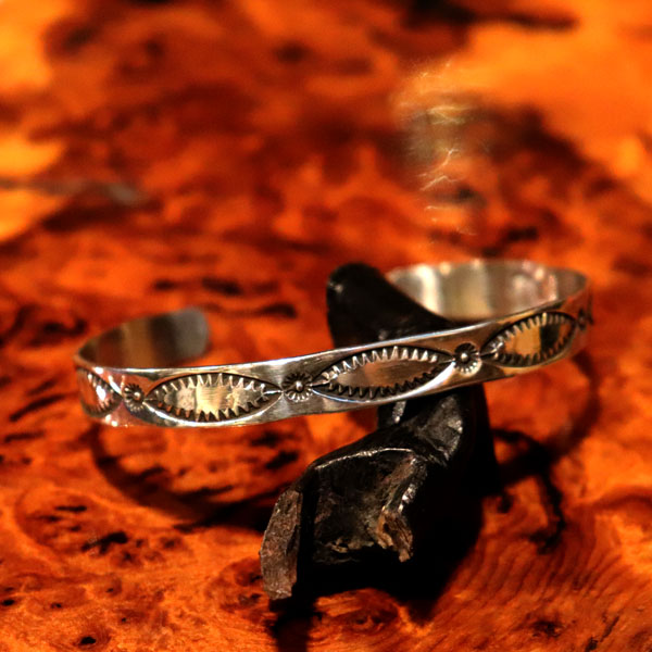 アクセサリー ＞ インディアンジュエリー ＞ バングル ＞ アーノルド