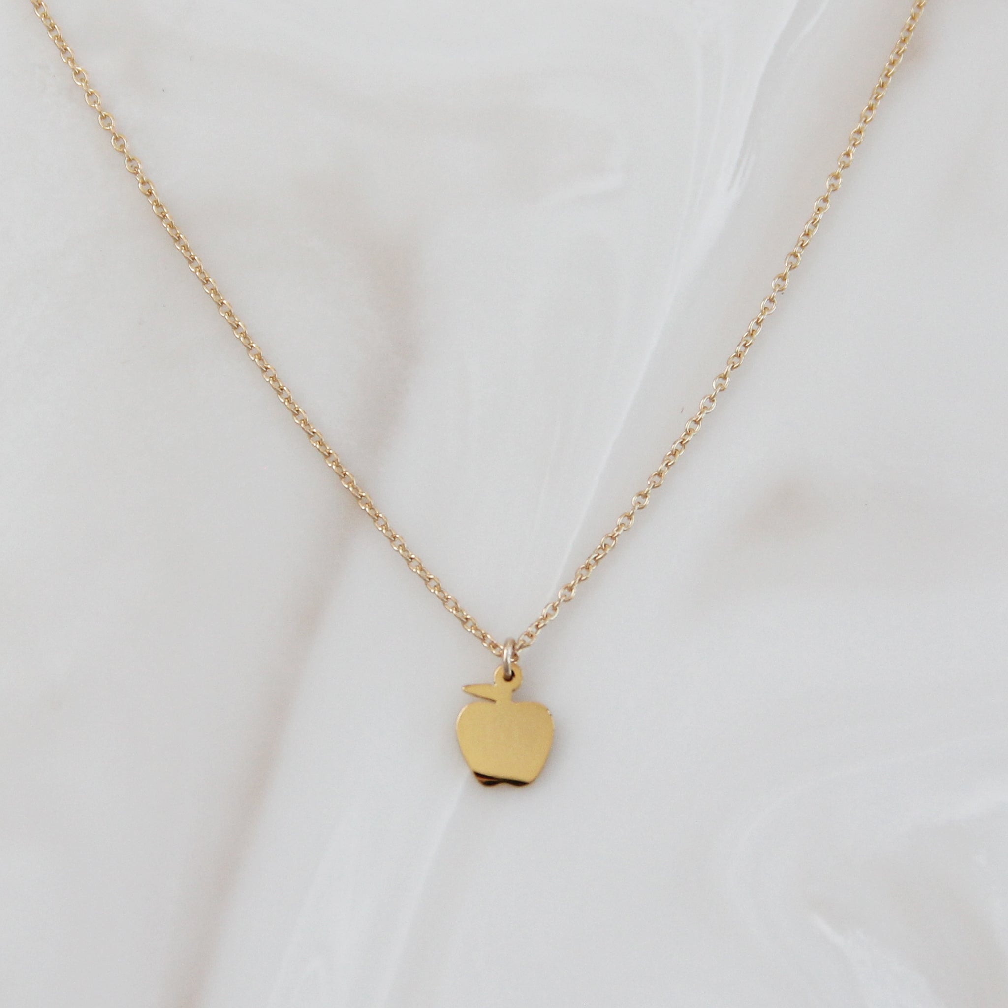 APPLE NECKLACE – MAIVE