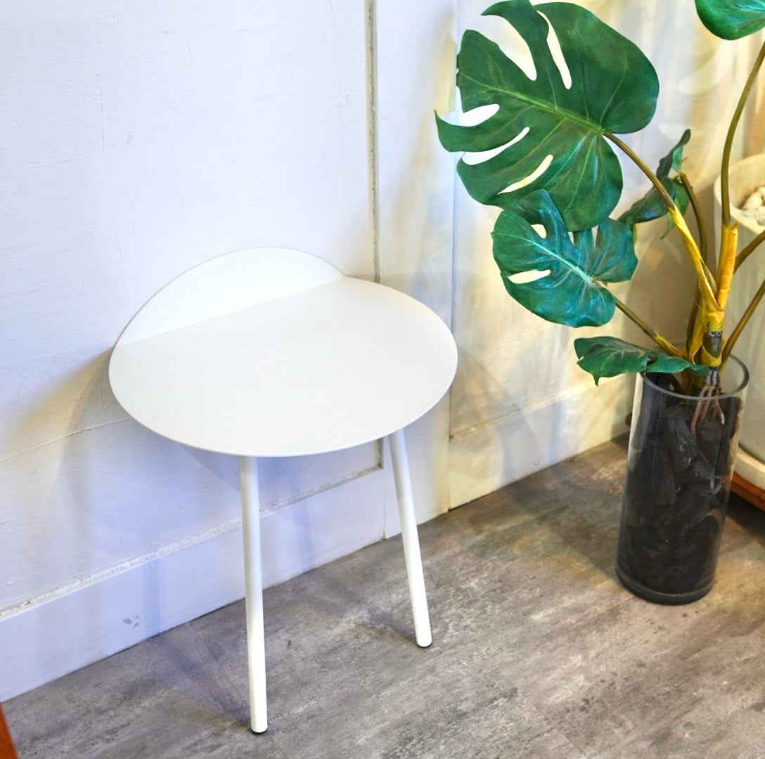 メニュー / MENU イェーウォールテーブル デンマーク 白 サイド