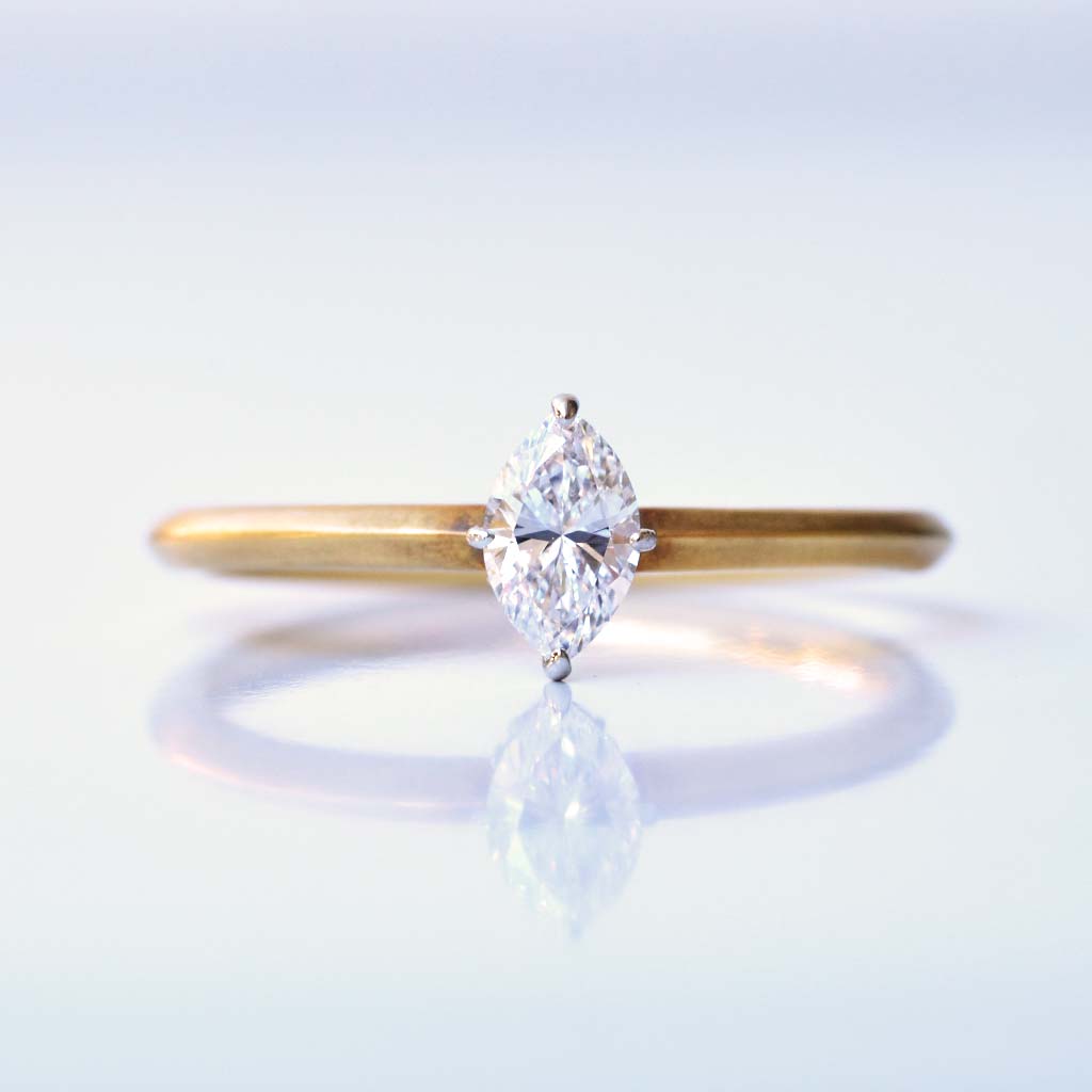 婚約指輪・ すらり マーキスカットダイヤモンド【Pt900+K18YG】 – sowi