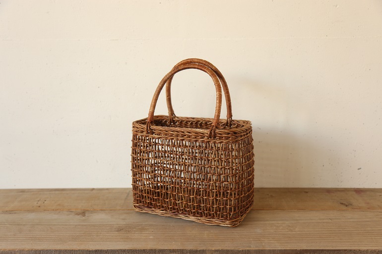 上品な佇まいの細目こだし編みのかごバッグ mi・estilo｜ミ