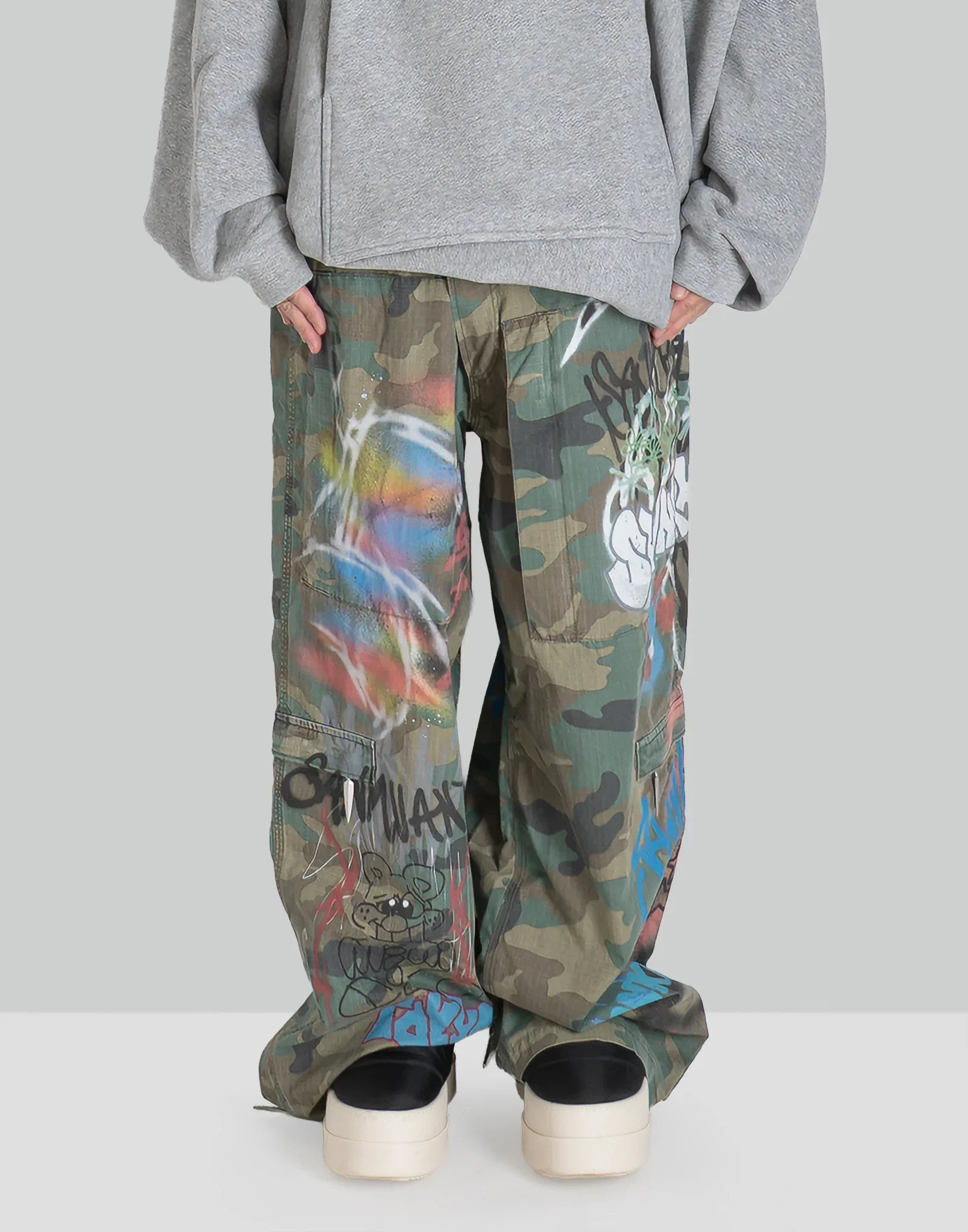 SANKUANZ BUMPY GRAFFITI PRINT CAMOUFLAGE CARGO PANTS – 082plus