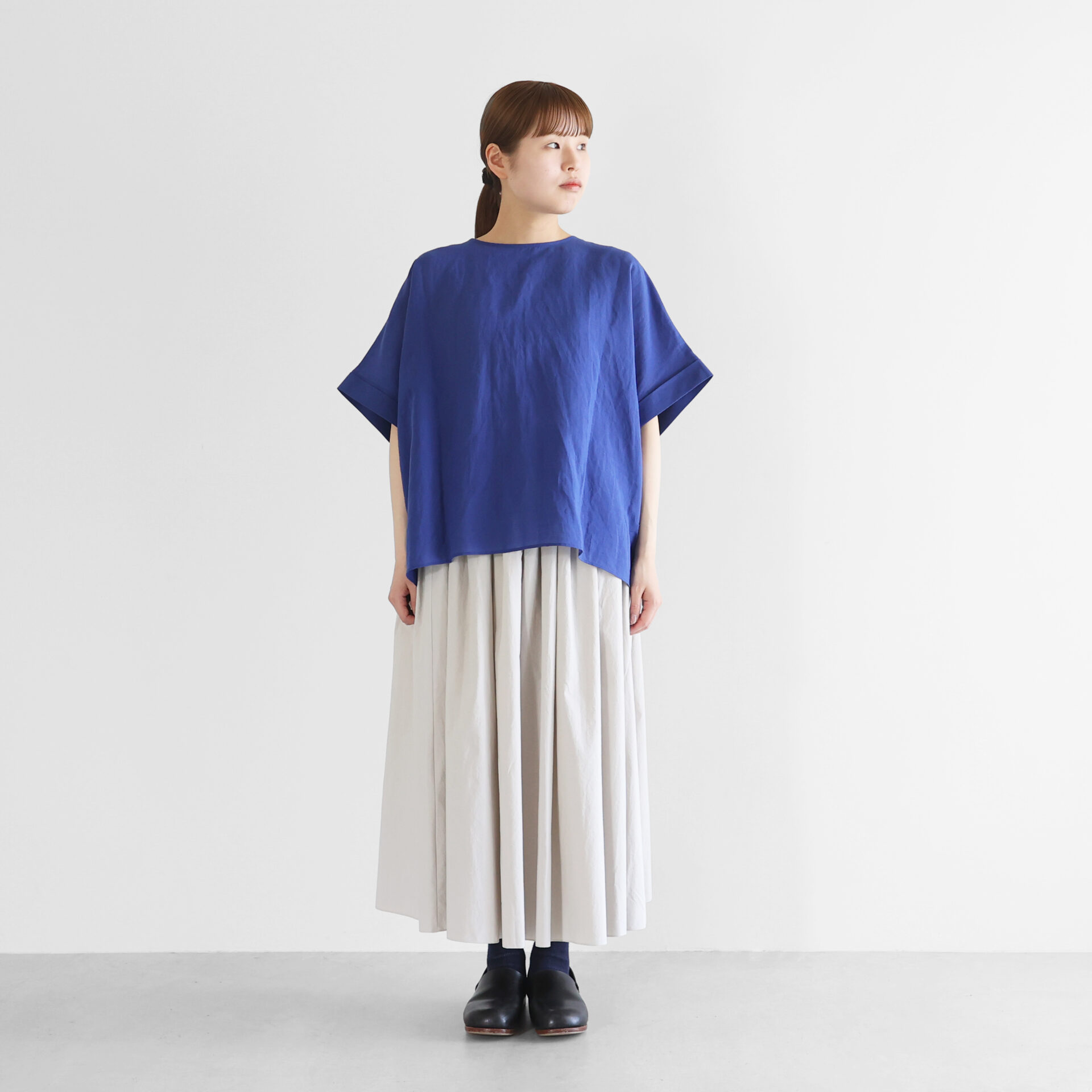 限定生産）極細コットンラミーバックボタン2way半袖ブラウス【レディス