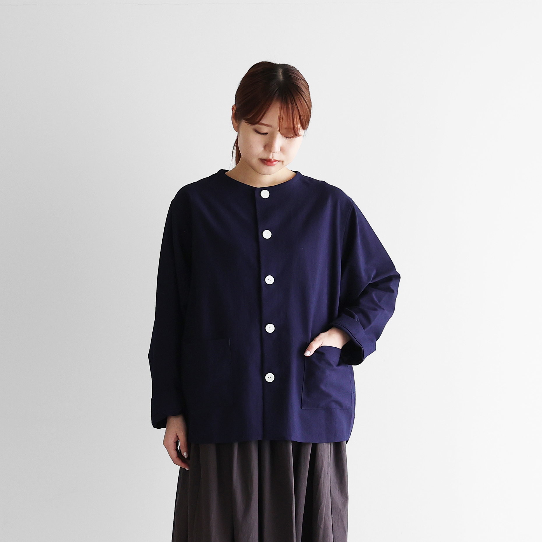 スヴィンオックスフォードノーカラーシャツジャケット 010をリリース