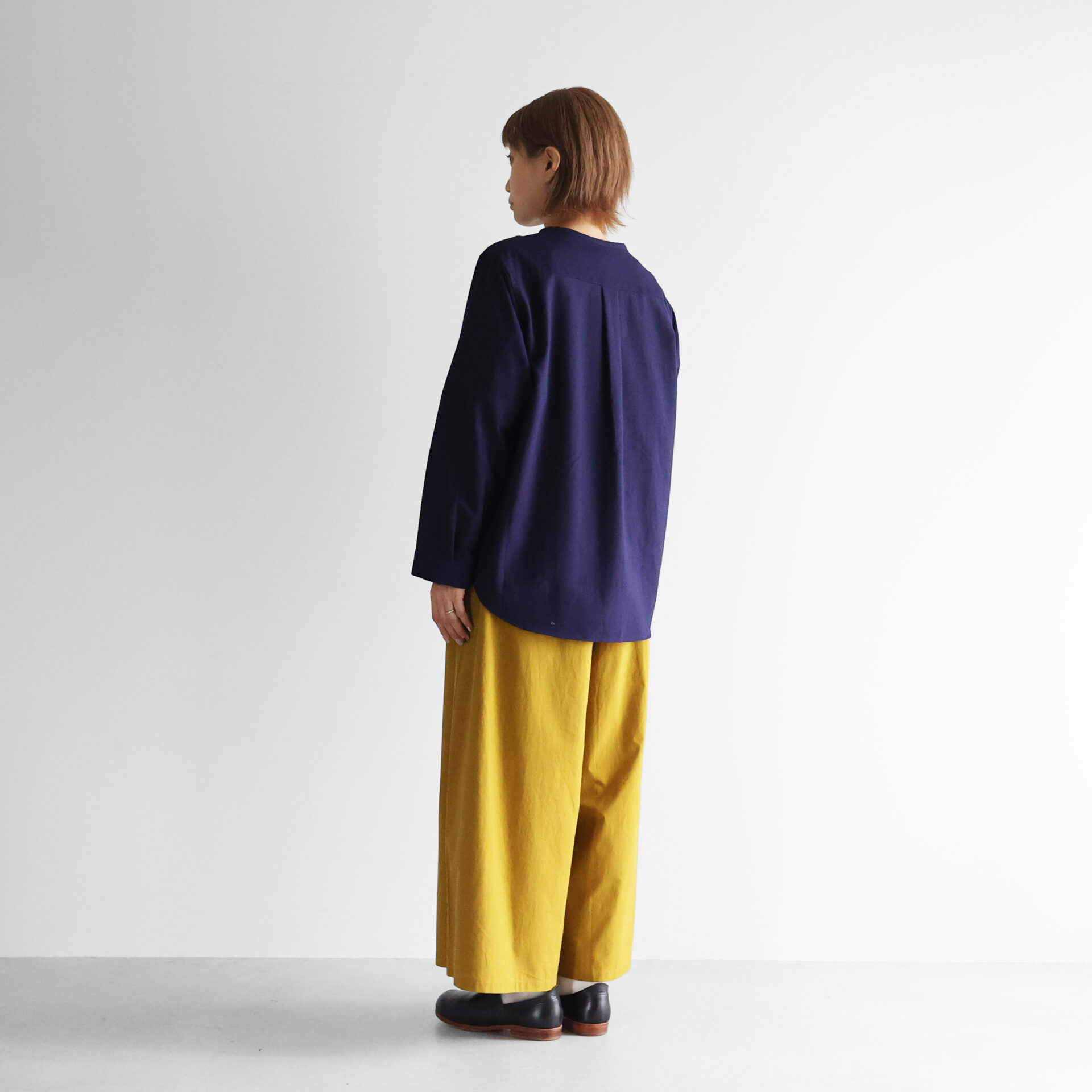 スヴィンオックスフォードノーカラーシャツジャケット 010をリリース