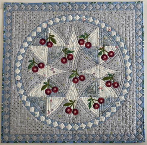 アンティークキルトで贅沢布リース両面♡ 限定1個ハンドメイド·͜