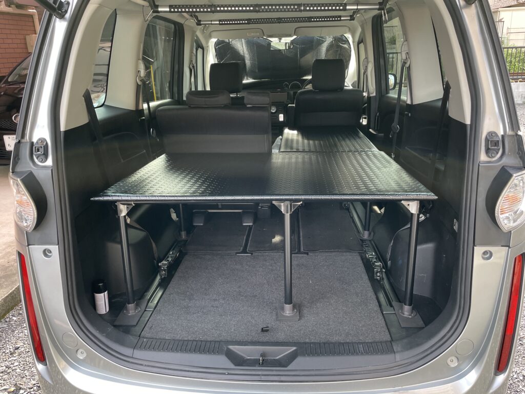 イレクターパイプを使って車中泊できるフラットな棚を作る方法