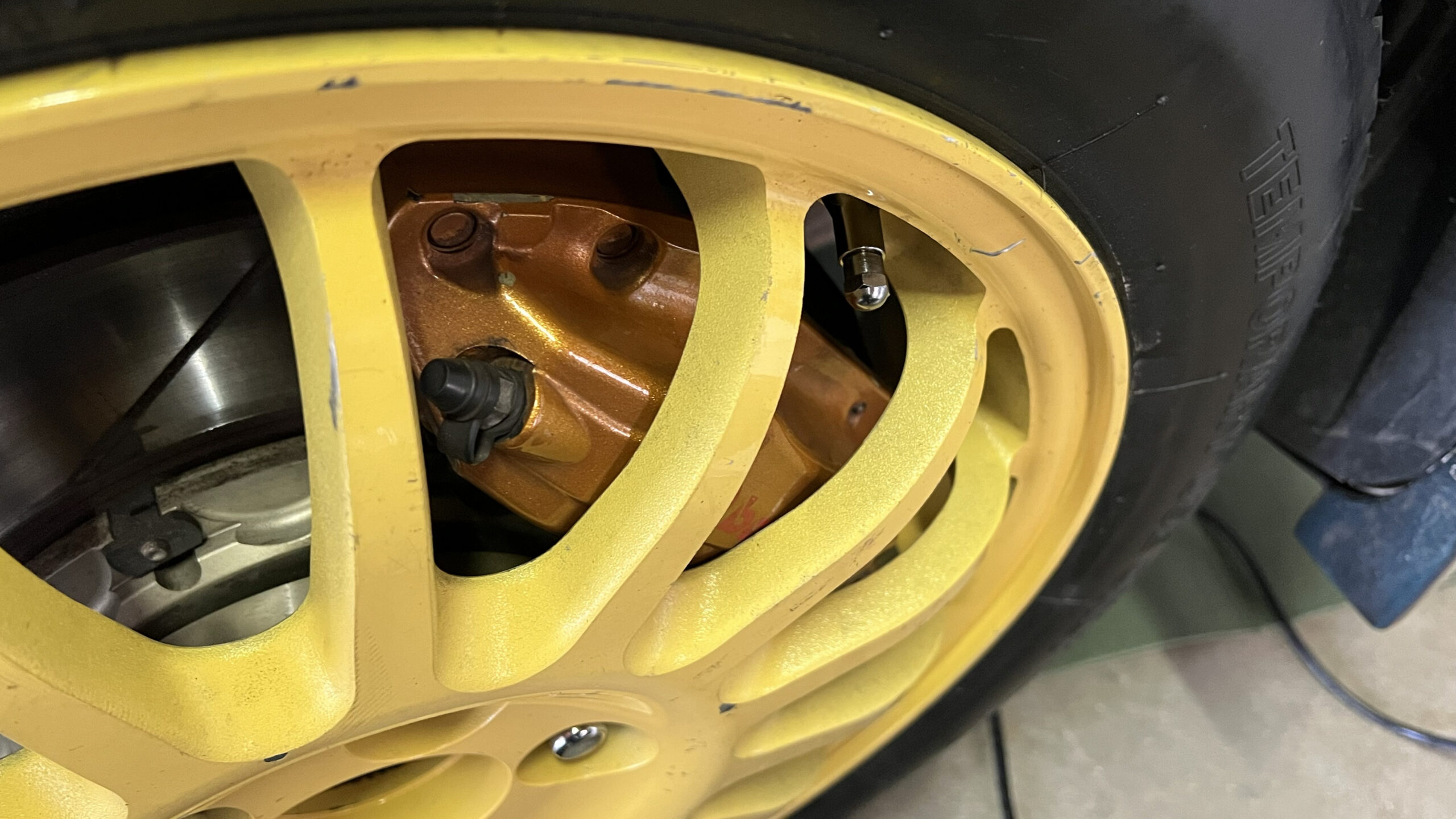 RX-7(FD)用のエンケイ製ホイールのスペアタイヤに交換して軽量化【Z33