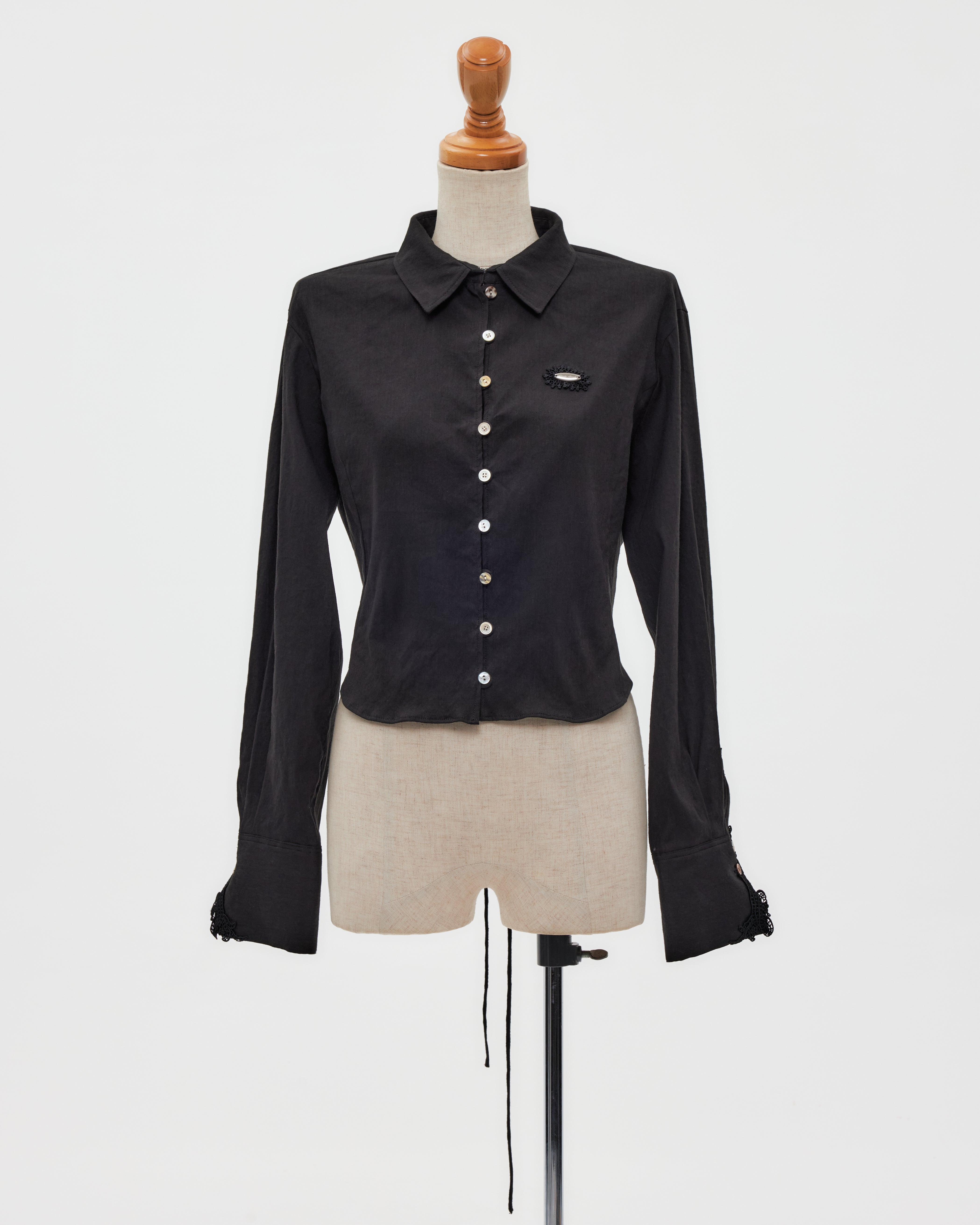 shell button cropped blouse Black【Delivery in June 2026