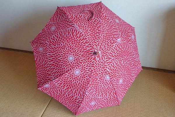 小宮商店の「伊佐文様」日傘と16本骨の「かさね」をセール&ポイント10