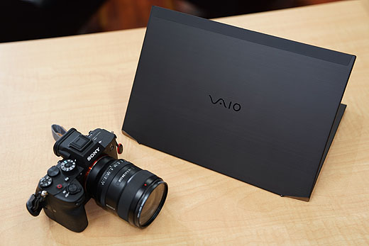 レビュー】写真で見るフルカーボンボディ『VAIO Z SIGNATURE EDITION