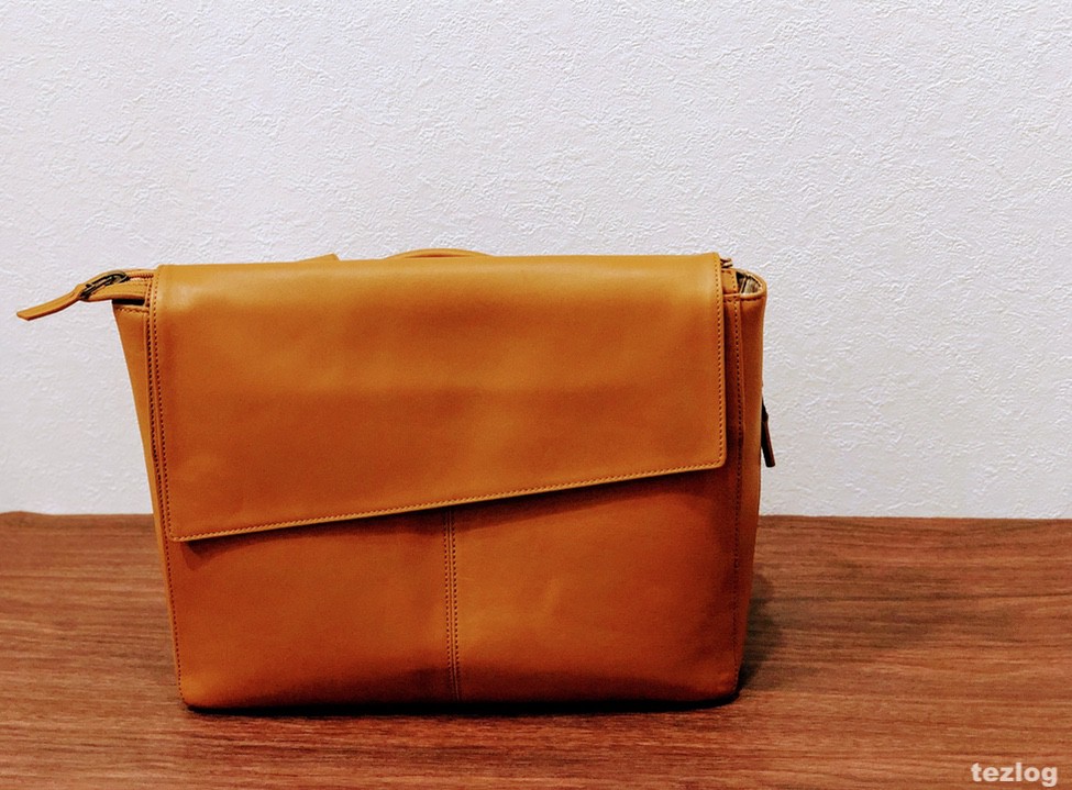 iPadも楽々入るオシャレなレザーメッセンジャーバッグ。MOTHERHOUSE