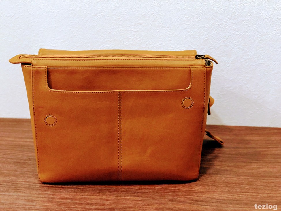 iPadも楽々入るオシャレなレザーメッセンジャーバッグ。MOTHERHOUSE
