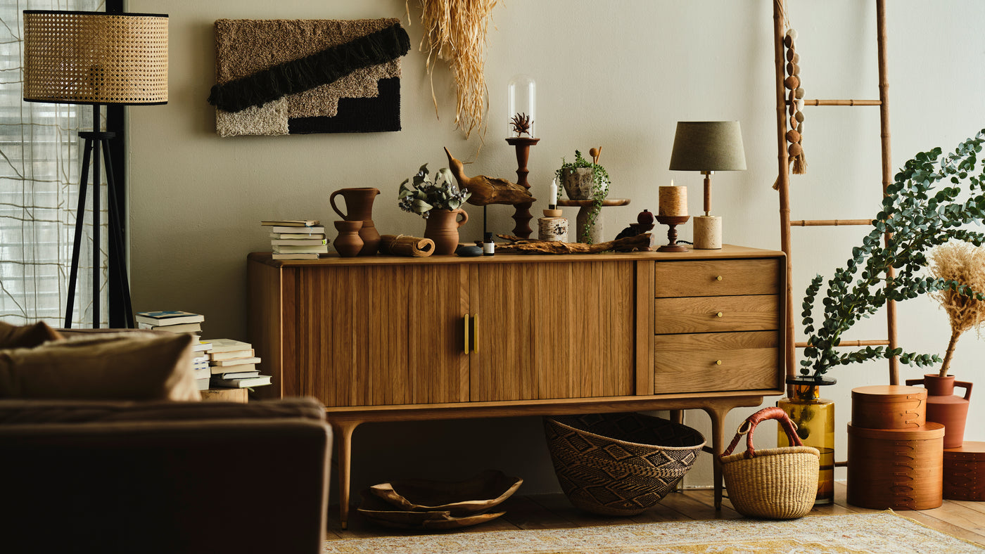 XANDER DESIGNS 「JULIE SIDE BOARD」を舞台に「飾る」を楽しむ