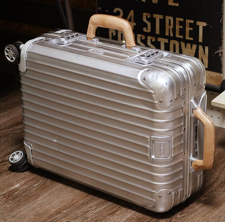 RIMOWA TOPAS、ハンドルを革の持ち手にカスタム制作 | 頑固オヤジ店主