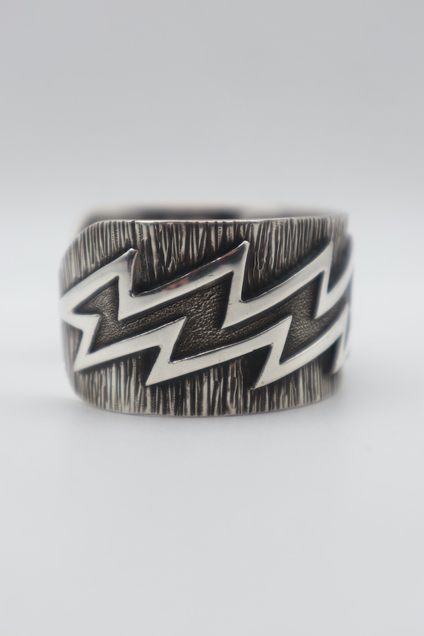 TIGHT / Kee Yazzie Jr. / キーヤジー Overlay Bangle