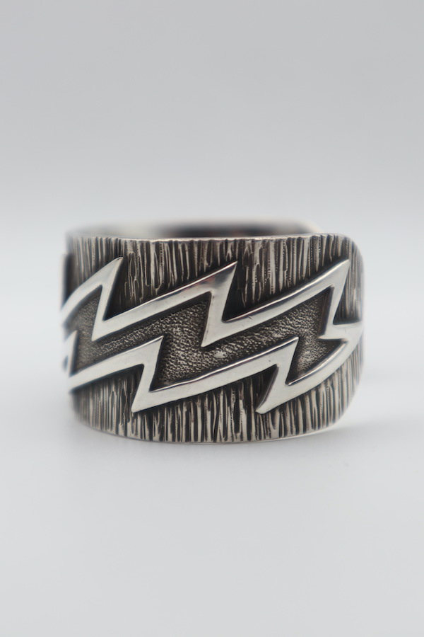 TIGHT / Kee Yazzie Jr. / キーヤジー Overlay Bangle