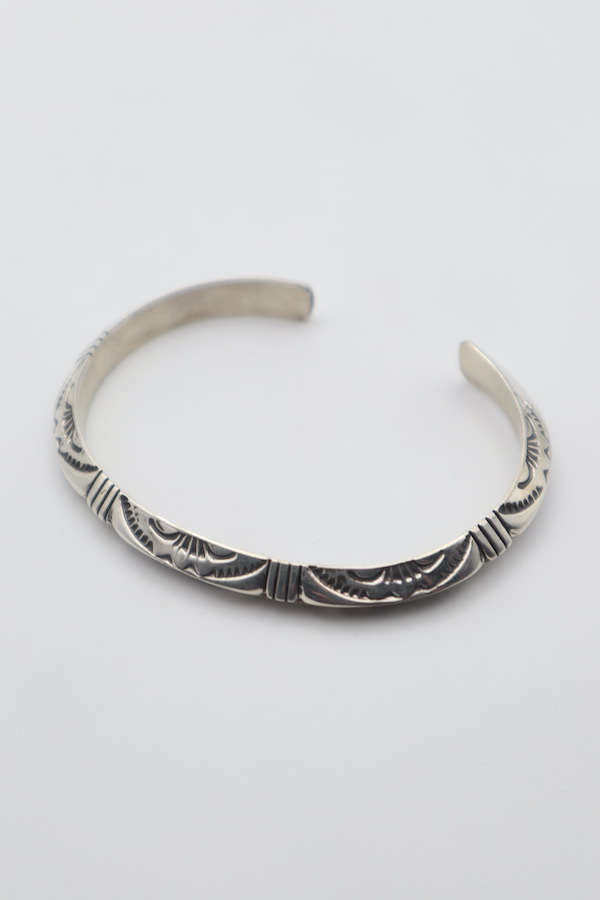 TIGHT / Geneva Ramone / ジェネバラモン Triangle Stamp Work Bangle