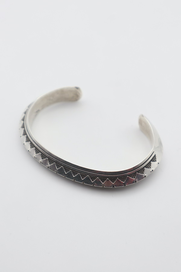 TIGHT / Wylie Secatero / ワイリーセカテロ Triangle Stamp Work Bangle