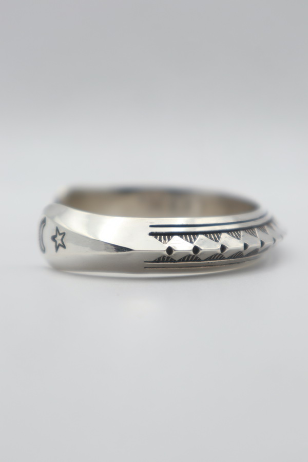 TIGHT / Wylie Secatero / ワイリーセカテロ Triangle Stamp Work Bangle