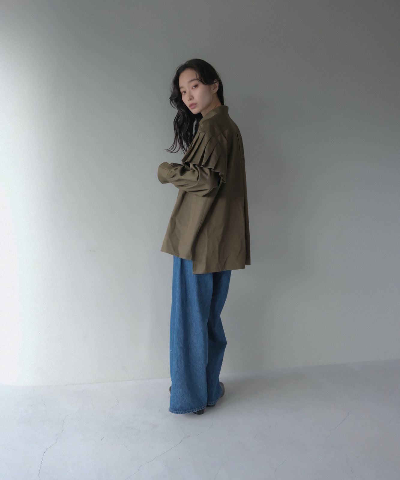 ≪通常販売≫slub broken twill tuck blouse（スラブブロークンツイル