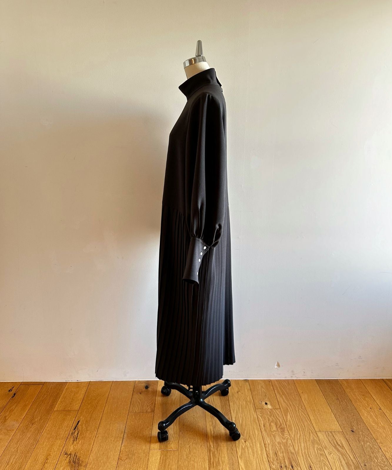 ≪通常販売≫ highneck toro pleats onepiece（ハイネックトロプリーツ