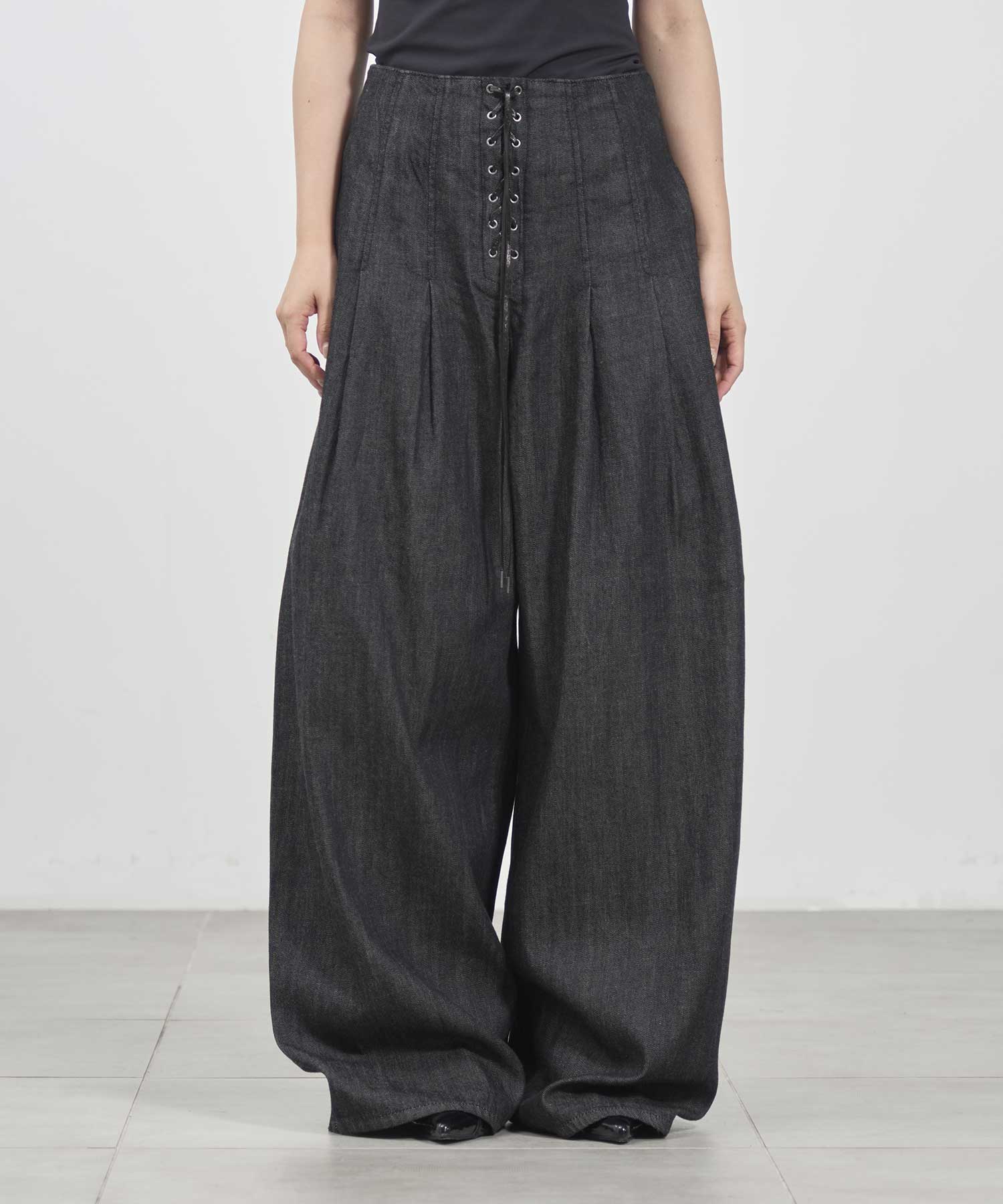 Pleated wide-legged jeans｜FETICO（フェティコ）公式通販｜THE TOKYO