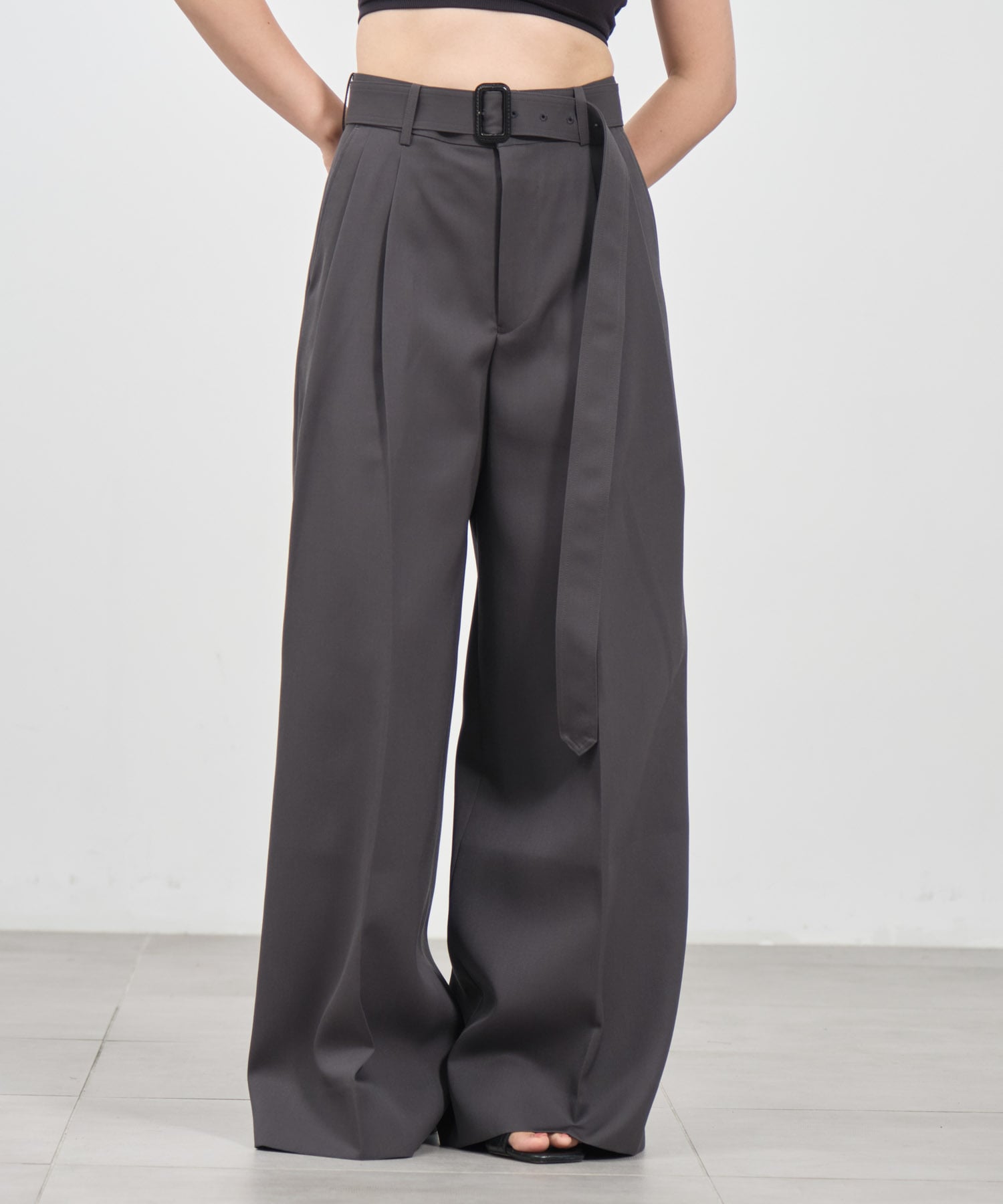 THE SLACKS BELTED 2 TUCK(36 DARK GREY): THE RERACS: WOMENS｜THE