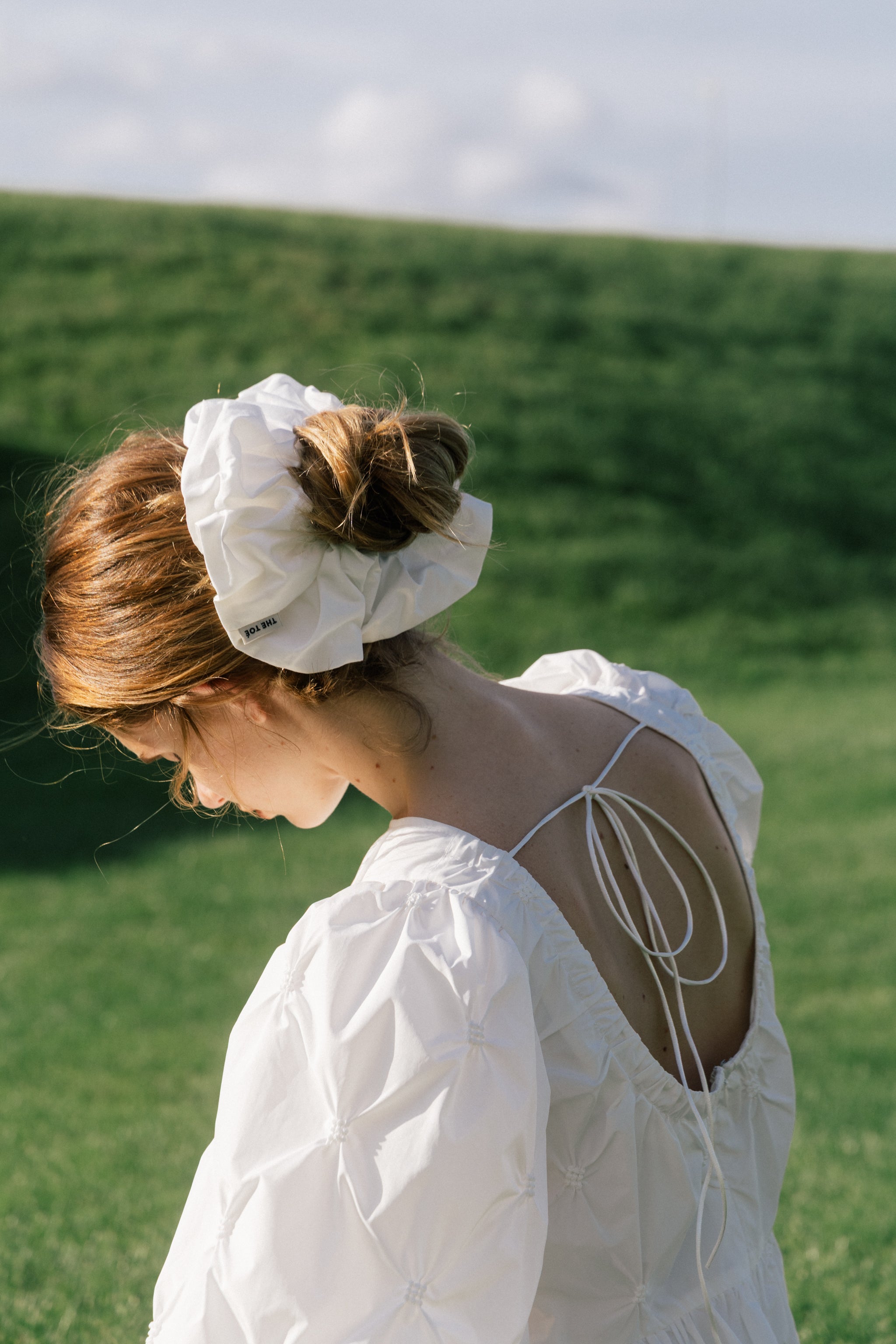Naxos Poplin Scrunchie – THE TOÉ