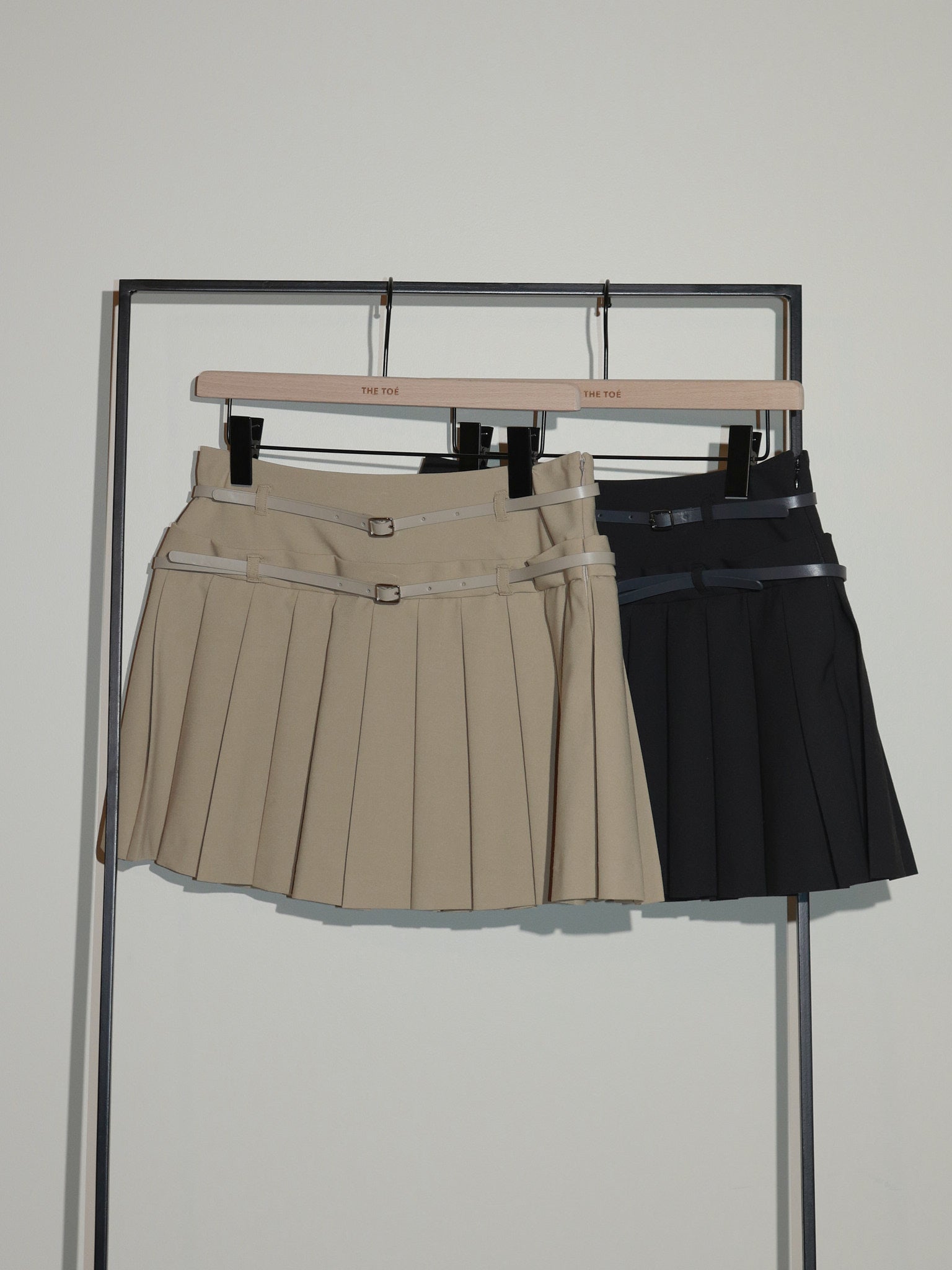 スカート THETOE ASTORIA PLEATED SKIRT Astoria Pleated Skirt – THE TOÉ