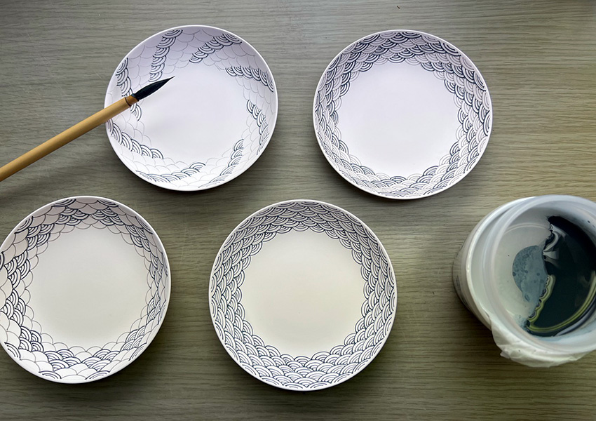 工芸WS〕三川内焼 青海波豆皿 染付体験 || THE COVER NIPPON