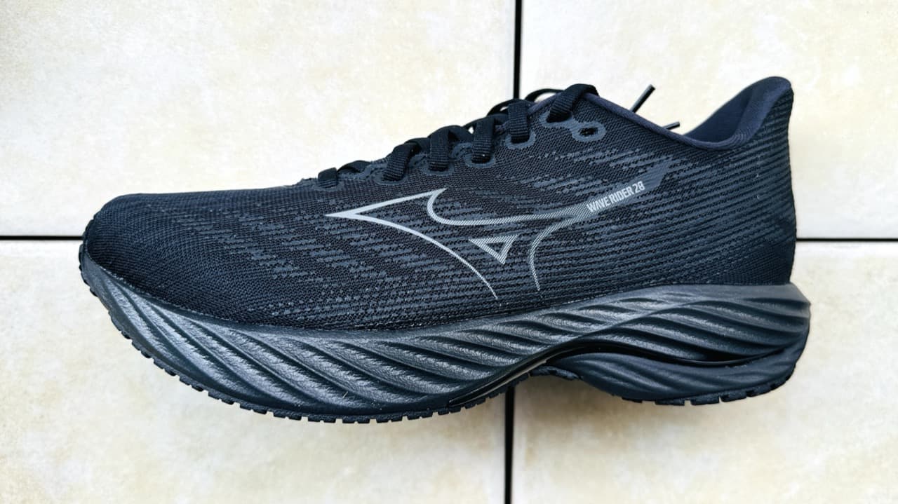 レビュー】Mizuno ウエーブライダー28：安定性とフィット感がさらに
