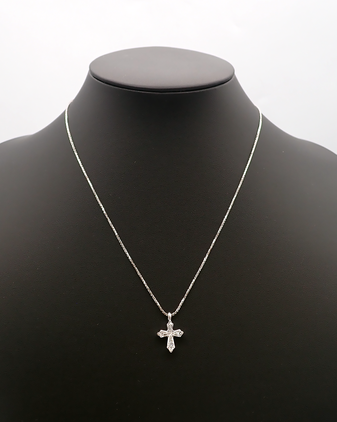 TOBExx | K18WG クロス 1カラット 天然ダイヤモンド ネックレス