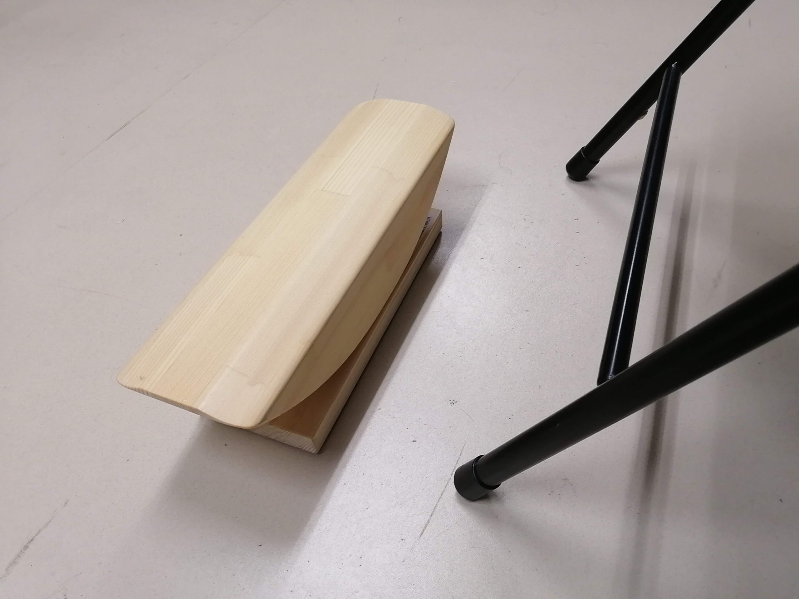 外出自粛 座りっぱなしの救世主、鹿沼市木工所製造のあしふみ健康器具