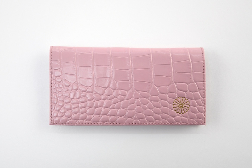 大バズり中】皇居でしか買えない“本革の皇居財布”を実際に購入してきた