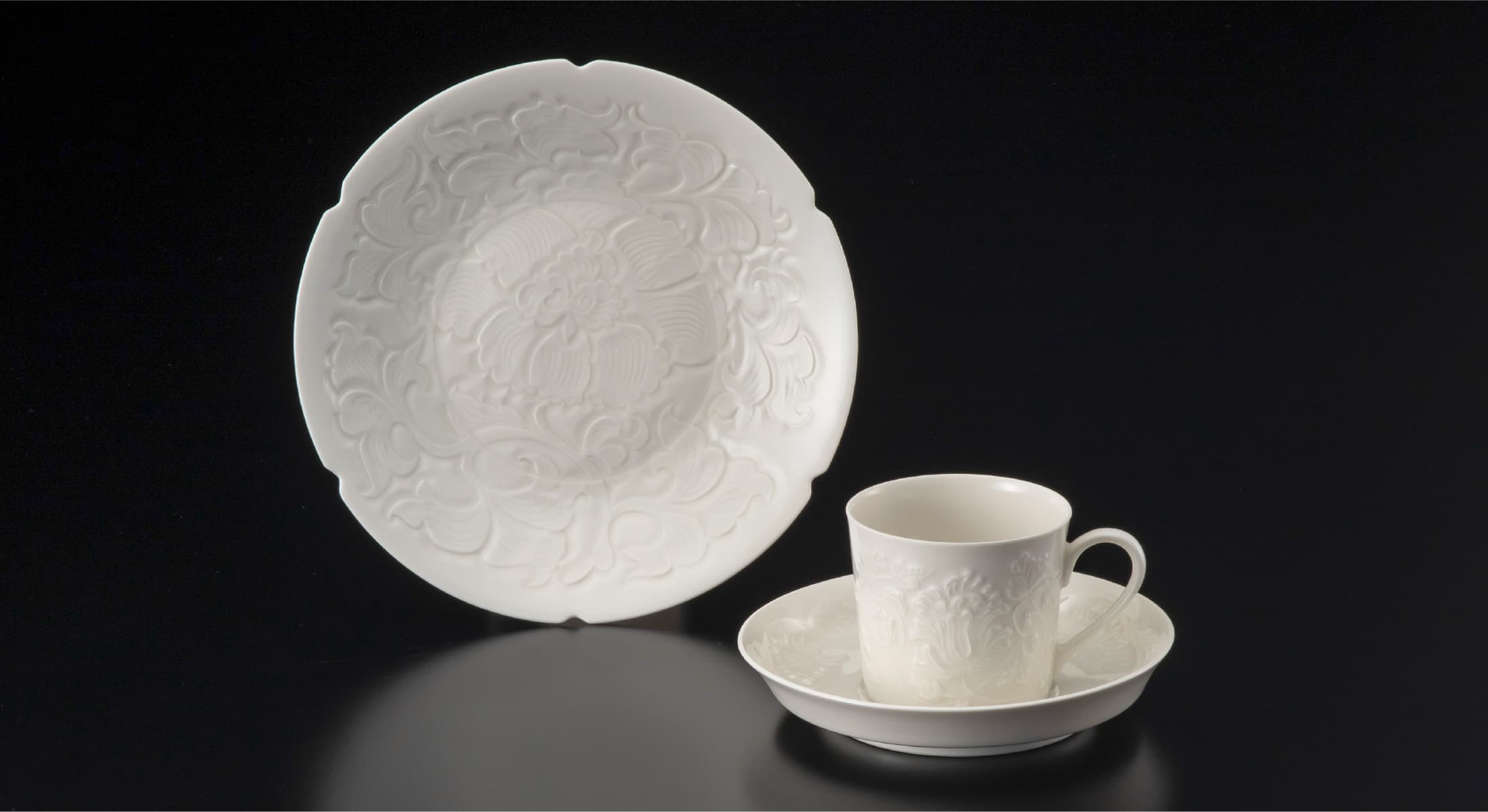 白磁 華唐草 | 土岐市美濃焼公式ブランドサイト｜TOKI MINOYAKI