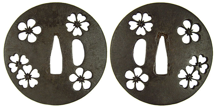 日本刀の鐔・桜梅透かし｜日本刀・刀剣 販売専門店・東京【十拳】