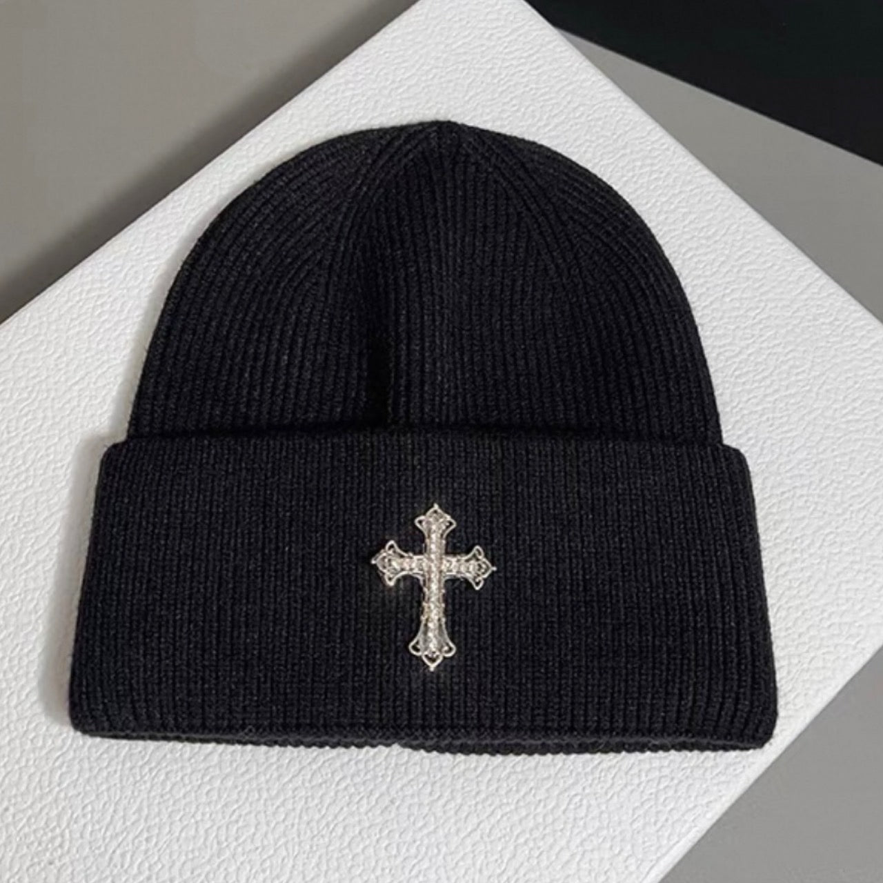ホワイト即日発送】クロスモチーフニット帽 – TORUGATO