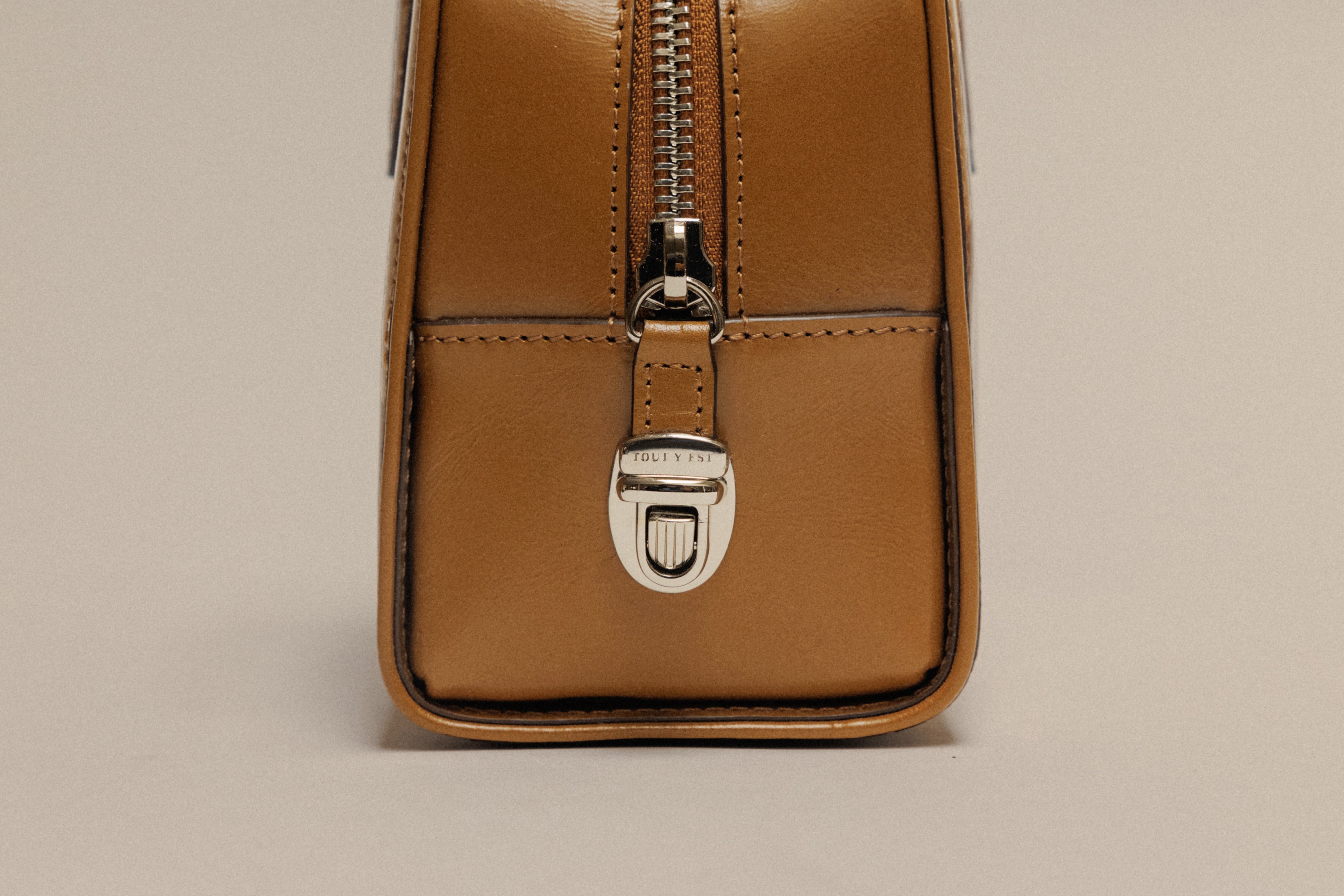 SAC LOQUET MINI CARAMEL – TOUT Y EST JP