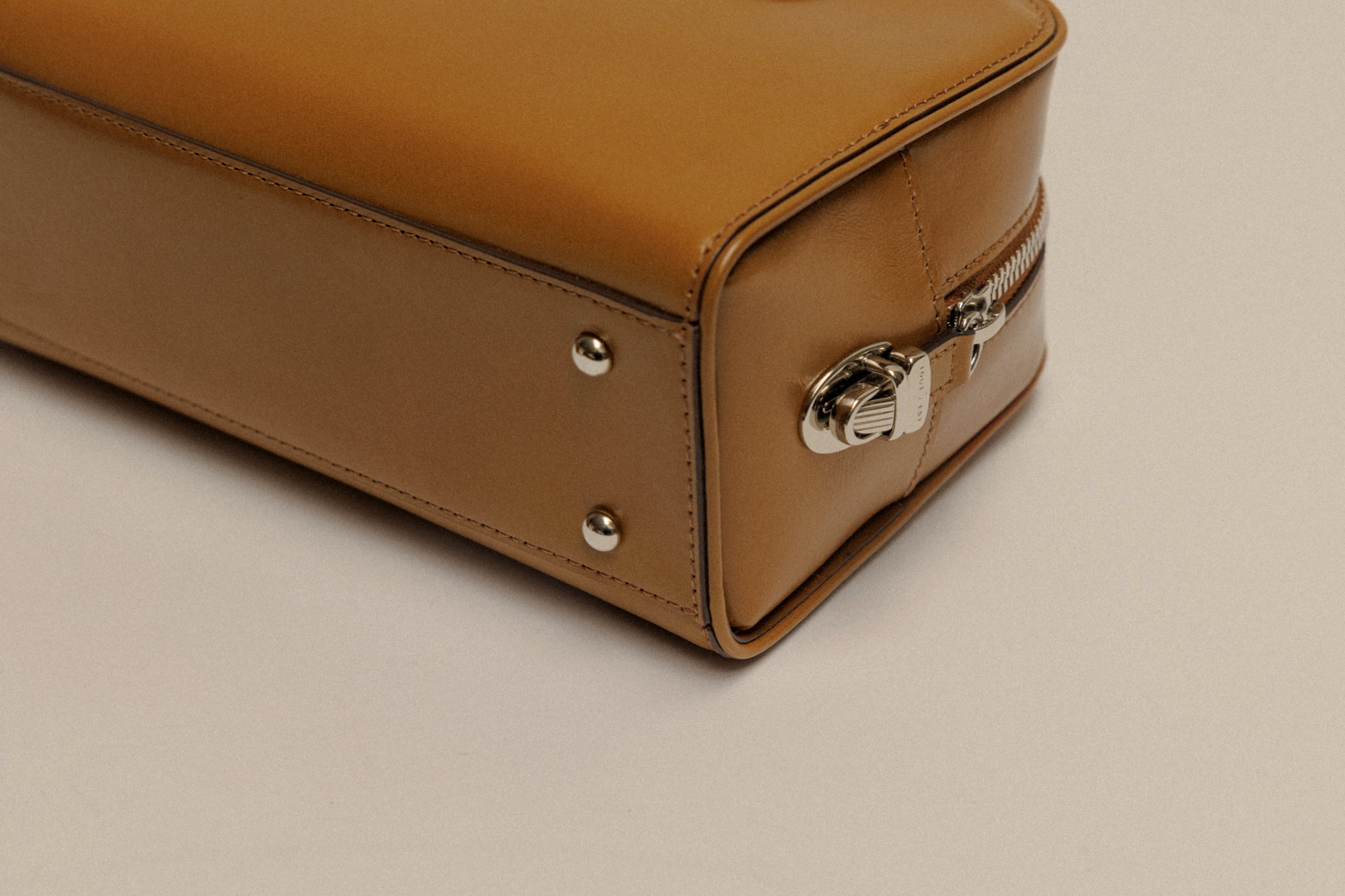 SAC LOQUET MINI CARAMEL – TOUT Y EST JP