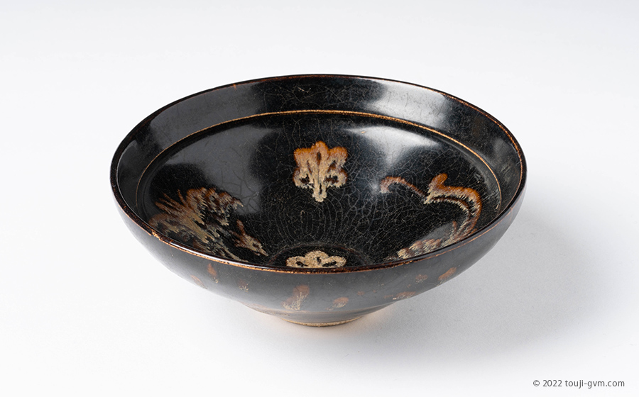 天目茶碗の特徴と種類。曜変天目・禾目天目・油滴天目・玳玻天目・灰被