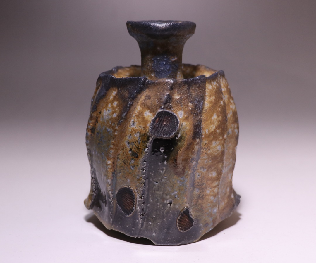 秋谷昌央 作 「引出黒酒呑」 ～備前焼専門卸小売店 川口陶楽苑～