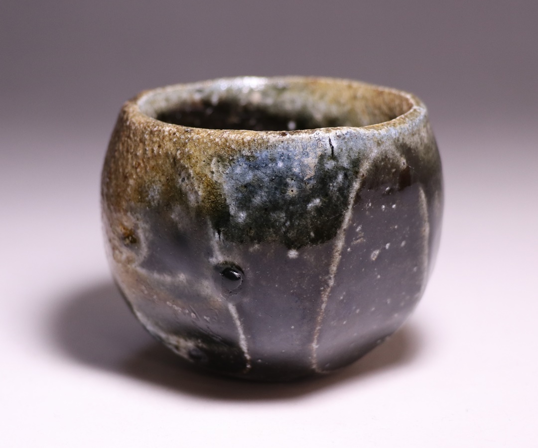 秋谷昌央 作 「引出黒酒呑」 ～備前焼専門卸小売店 川口陶楽苑～