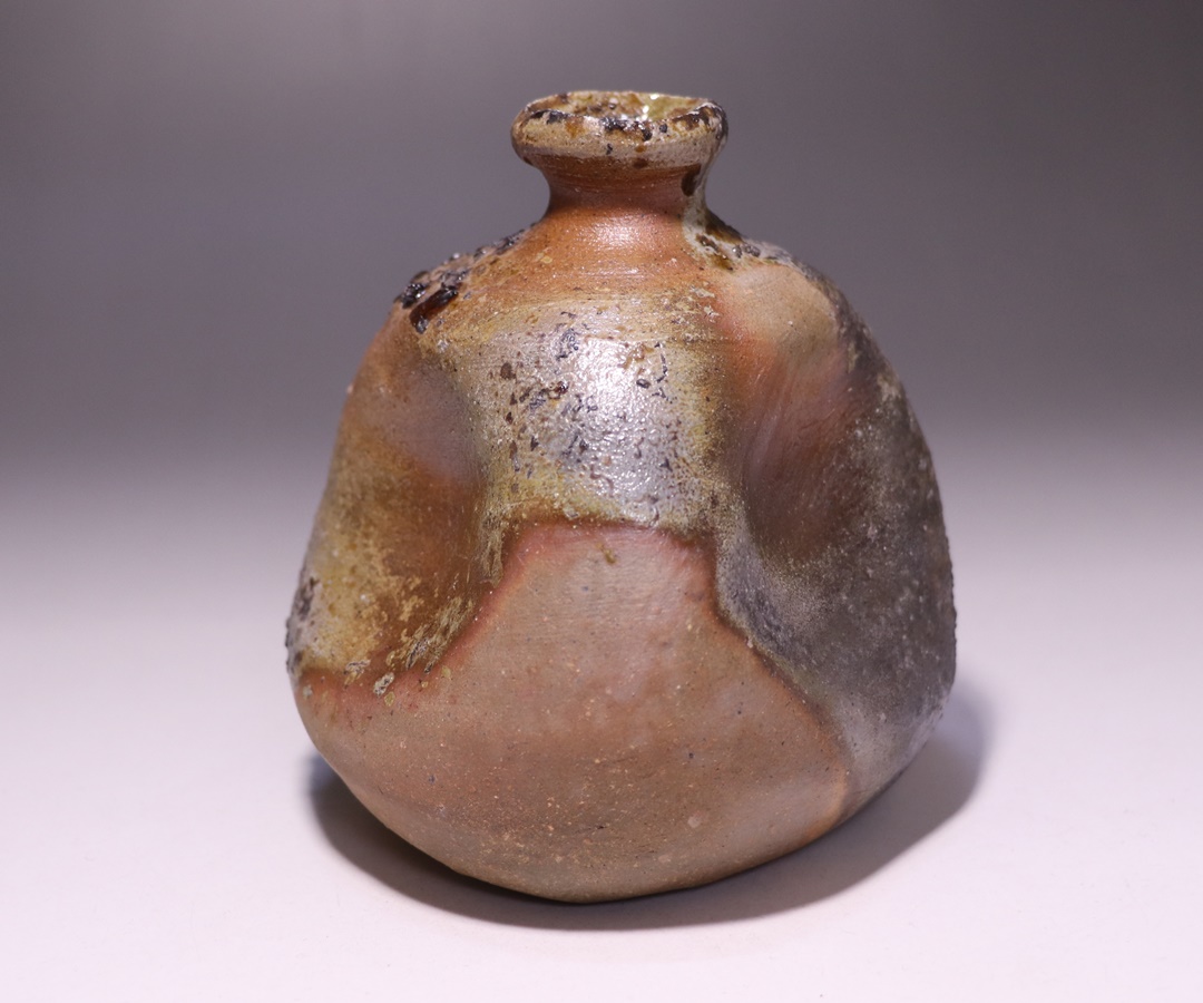 中村和樹 作 「備前窯変三角徳利」 ～備前焼専門卸小売店 川口陶楽苑～