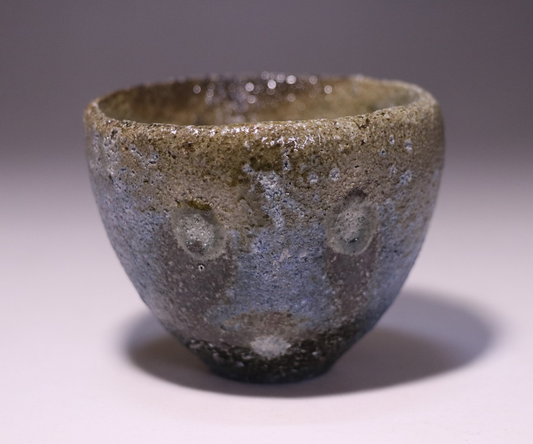 秋谷昌央 作 「引出酒呑」 ～備前焼専門卸小売店 川口陶楽苑～