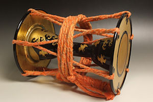 北京二胡 蛇皮 龍頭彫刻 中国 弦楽器 弓2本 民族楽器をお買取りしま